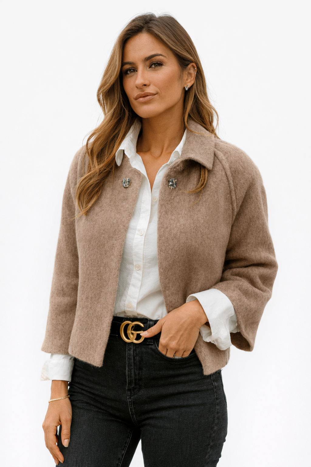 Chaqueta Eléa – Corta con Mangas Amplias de Elegancia Sofisticada