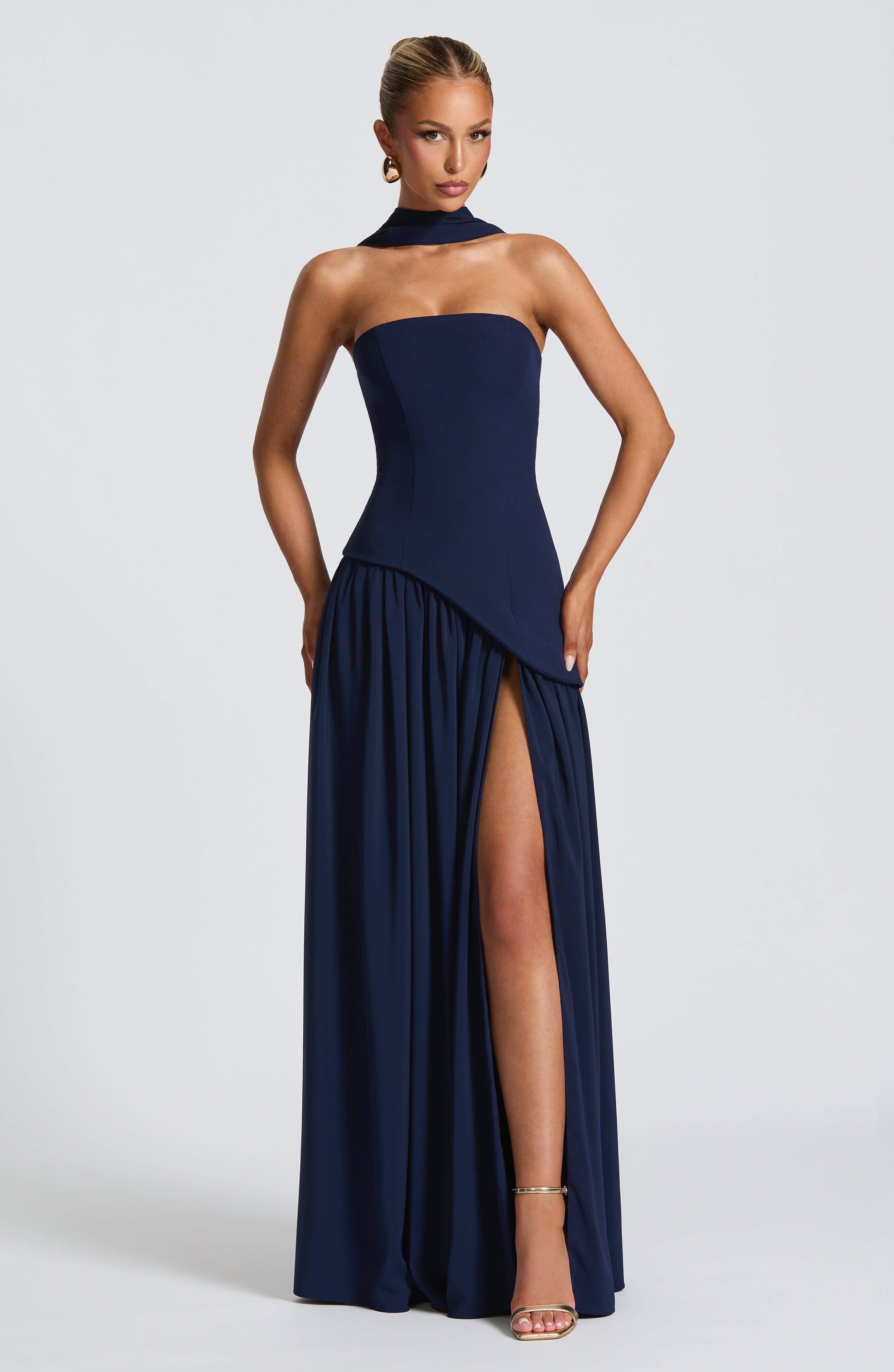 Alessia · Vestido Maxi Escote Strapless con Abertura