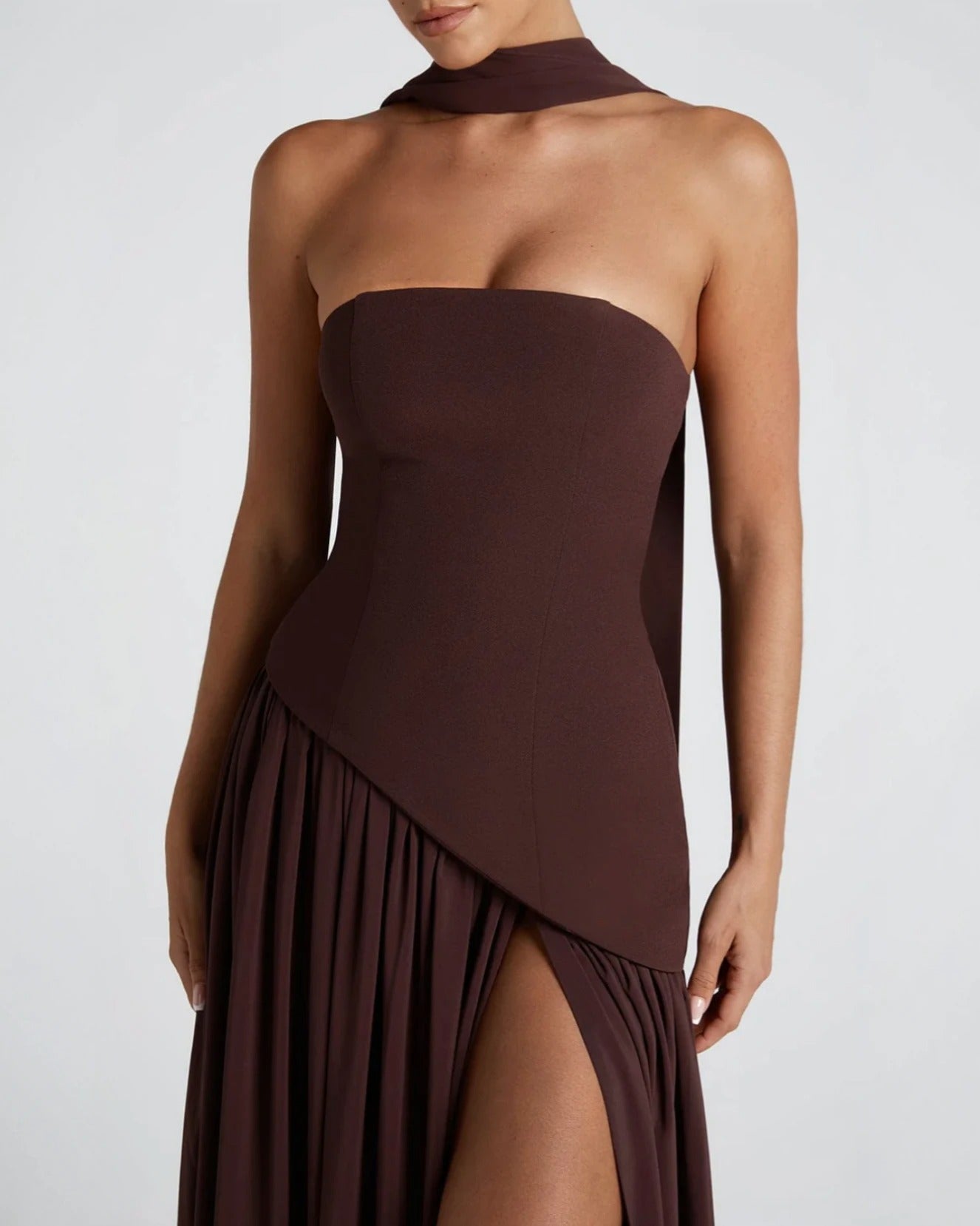 Alessia · Vestido Maxi Escote Strapless con Abertura