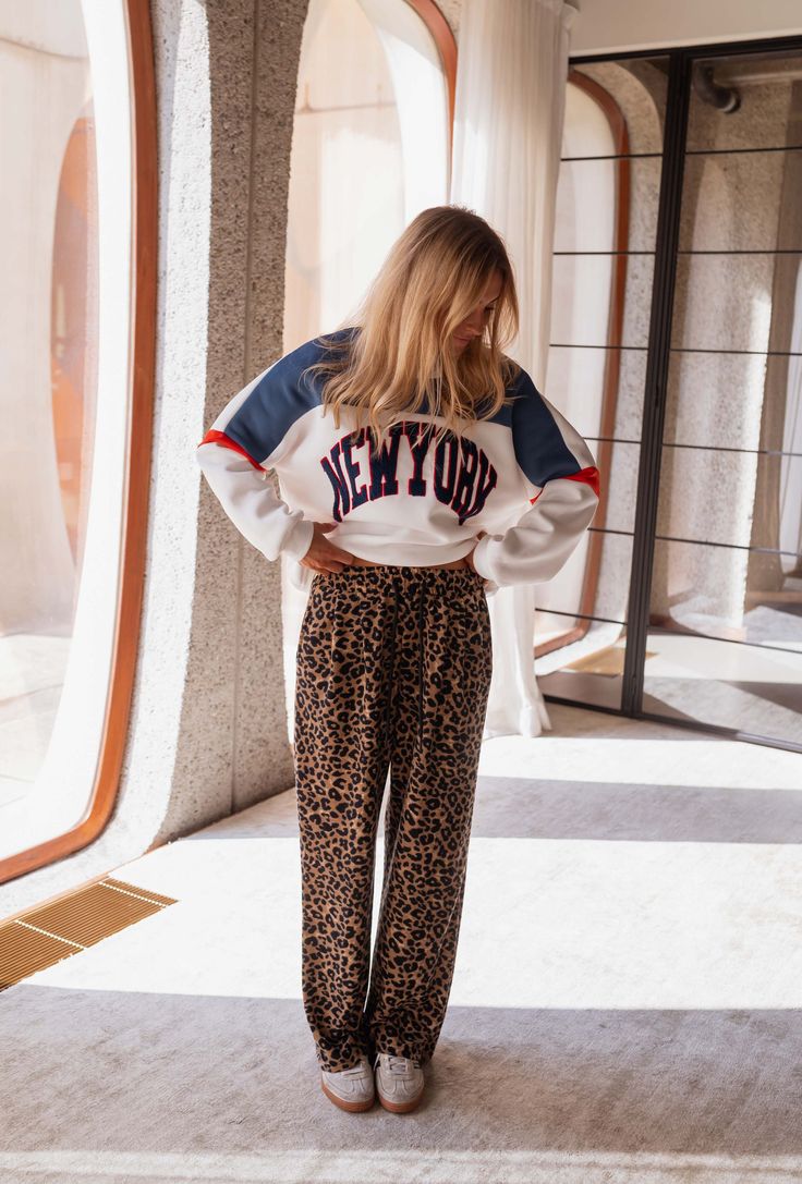 Pantalón Savage – Jogger Leopardo de Estilo Urbano