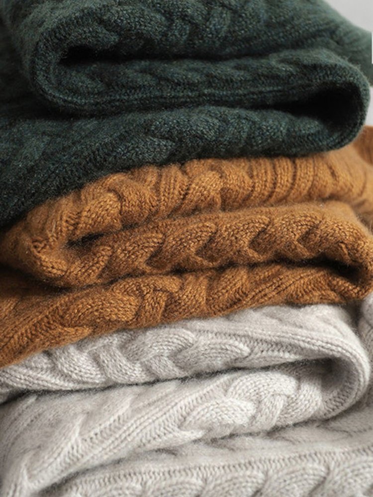 Britta | Eleganter Damenpullover mit Raffinierten Knöpfen