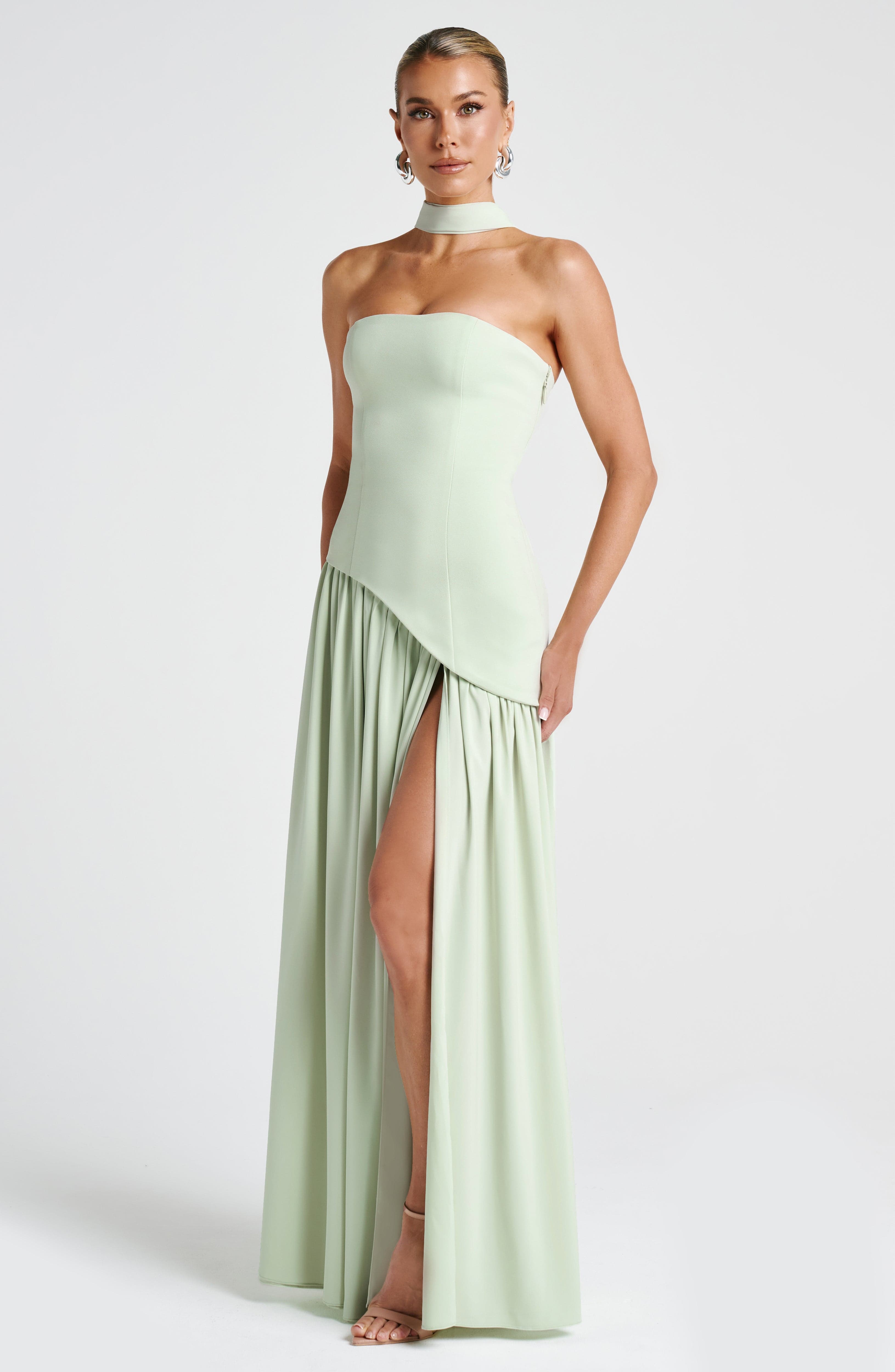 Alessia · Vestido Maxi Escote Strapless con Abertura