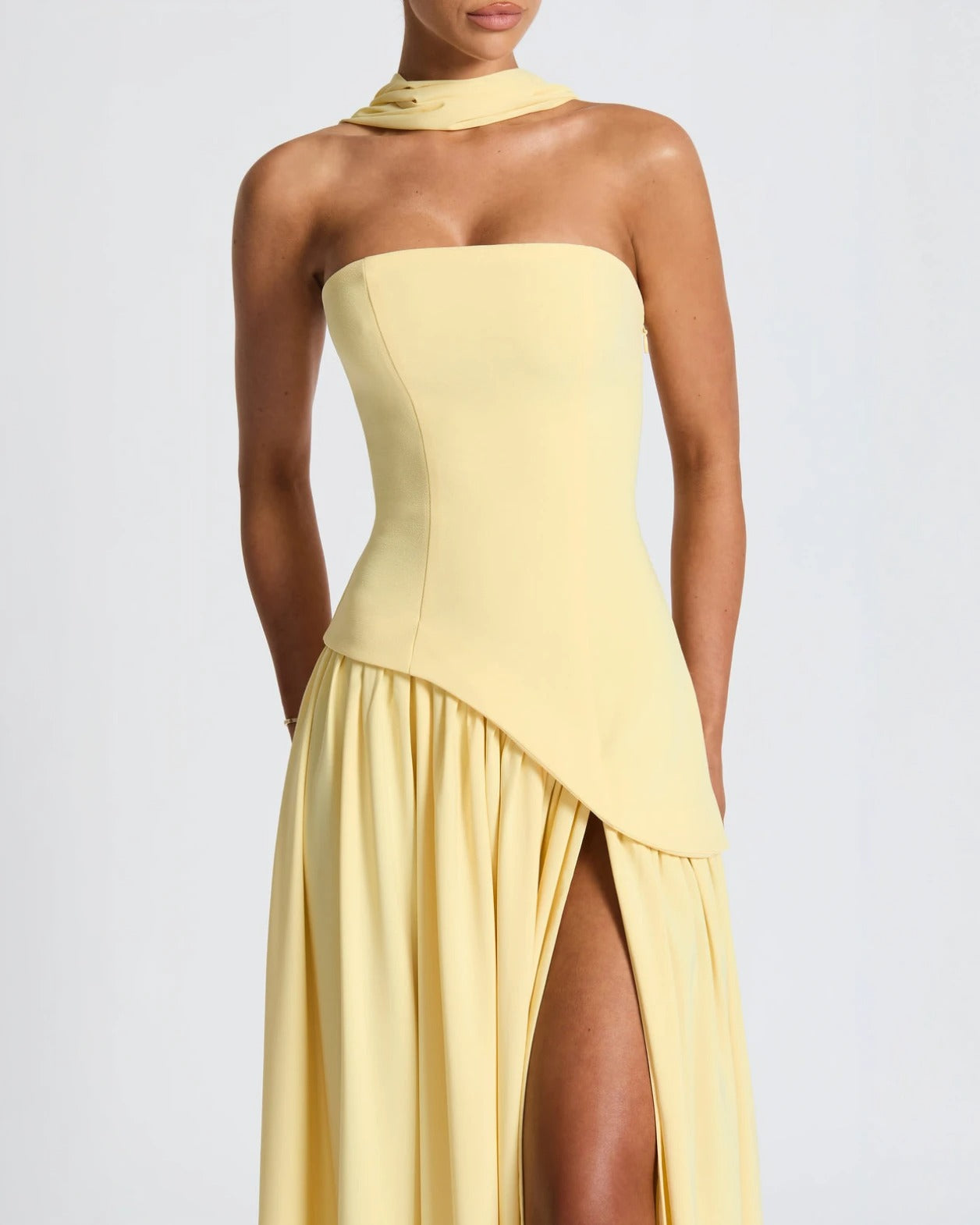 Alessia · Vestido Maxi Escote Strapless con Abertura